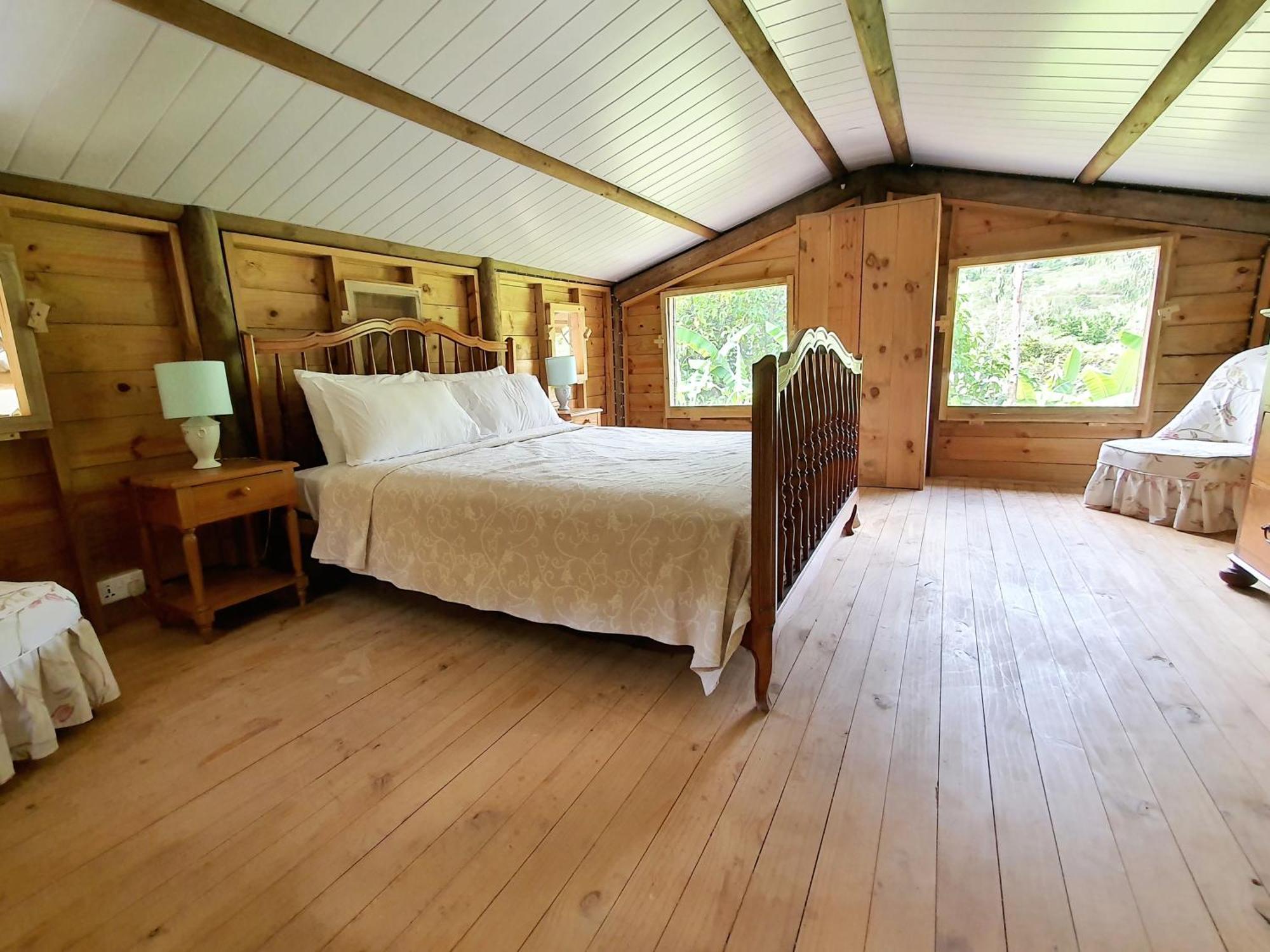 Le Chalet, La Petite Ferme Vieux Grand Port Ngoại thất bức ảnh